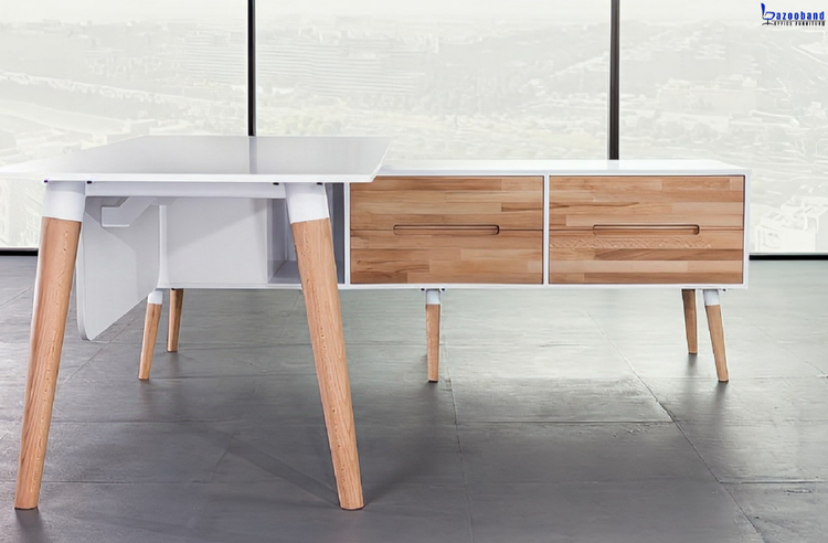 میز مدیریت مدرن با پایه های چوبی کد 1004